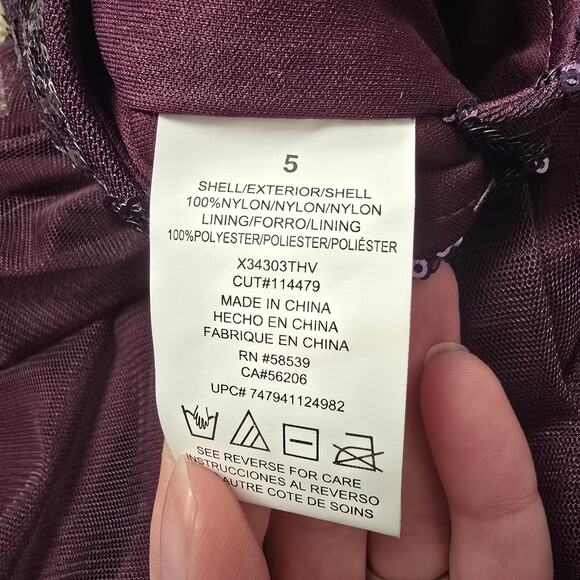 Junior's Speechless Geometric Sequin & Mesh Dress w/ Keyhole Back | Size 5 - Picture 9 of 11